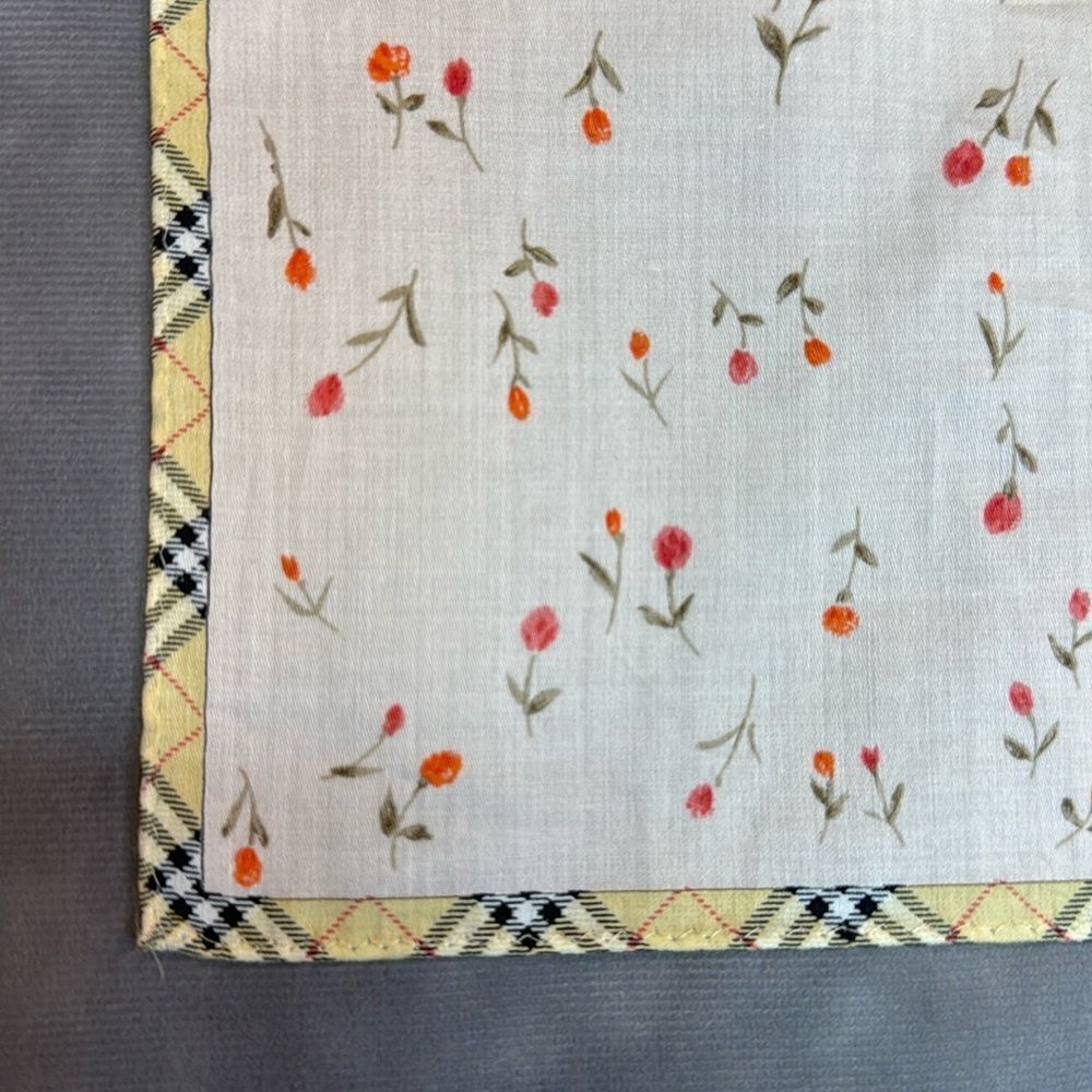 NWT Burberry Scarf - Picture 6 of 10